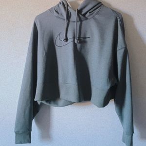 CROPPED NIKE HOODIE🌿